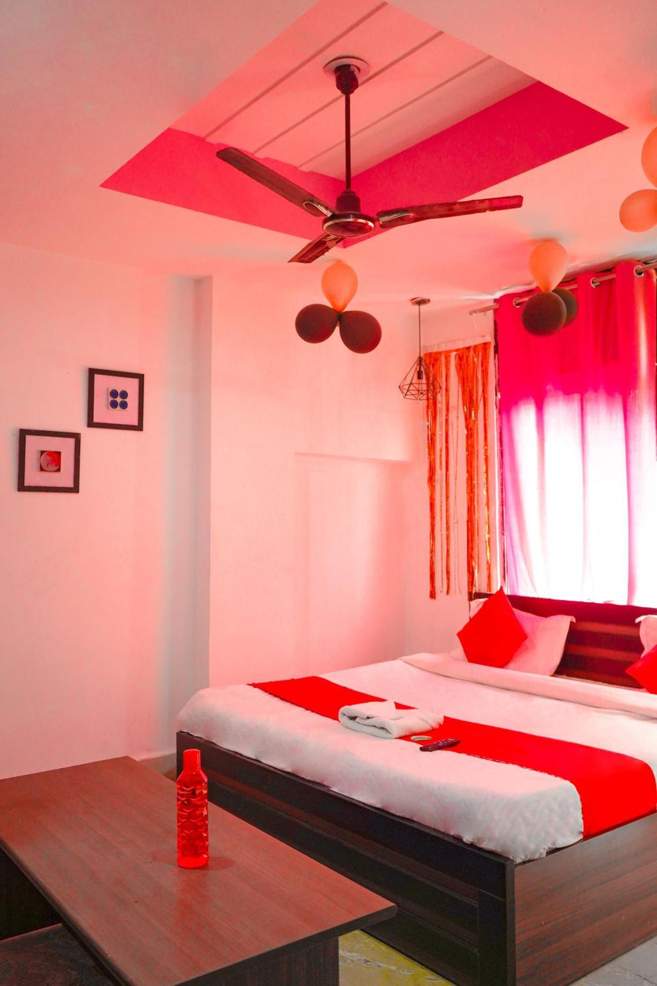 Fly Near Laxmi Nagar Metro Station 3*